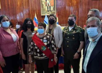 Maestros monagueses reciben honores por su labor