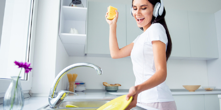 Lavar los platos combate el estrés (según estudio) 1 La actividad beneficia al organismo
