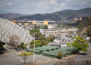El ministro aseguró que tenían pocos pacientes en el Poliedro