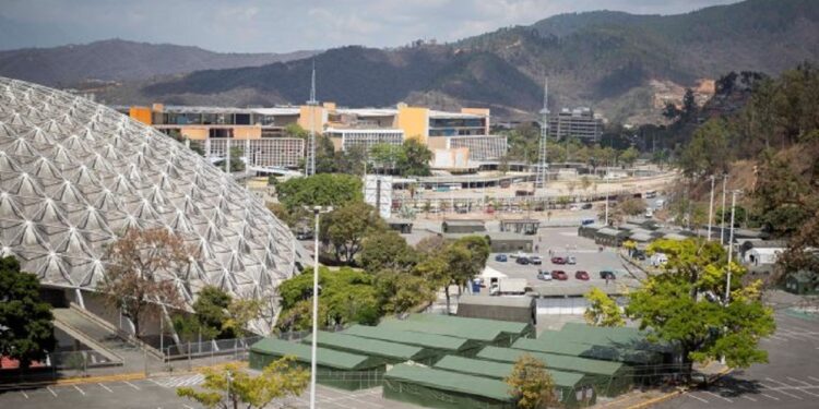 El ministro aseguró que tenían pocos pacientes en el Poliedro