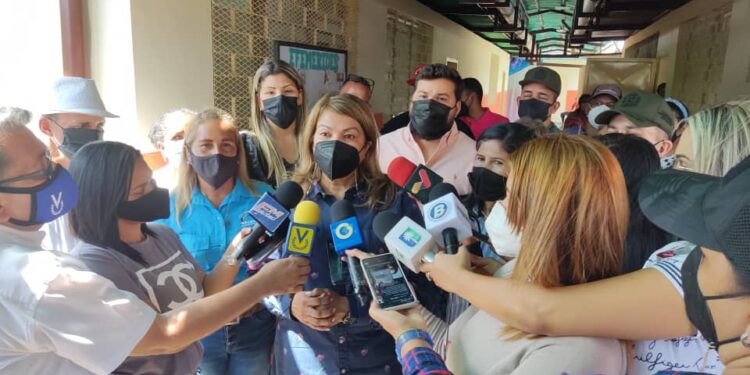 Ministra de educación Santaella realizó entrega de colegios rehabilitados, uniformes escolares y cargos fijos a docentes de Monagas 1 Ministra del Poder Popular para la Educación, Yelitze Santaella.