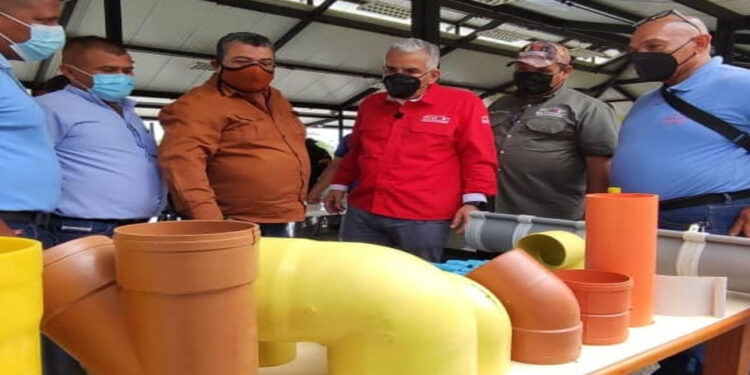 José Rivero destaca labor de trabajadores de Uraplast 1 José Rivero destaca labor de trabajadores de Uraplast