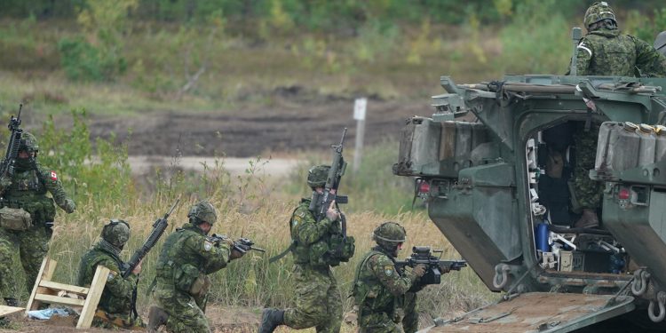 Canadá suministrará a Ucrania sistemas de armas antitanque y munición mejorada 1 Canadá prometió más ayuda militar a Ucrania.