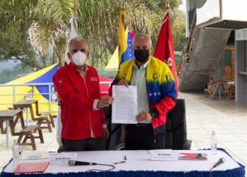 Ministro Alí Padrón Paredes en compañía de José Rivero, ministro del proceso socialista del trabajo.