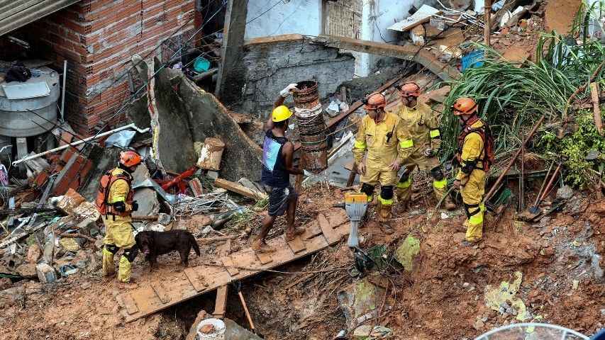 Lluvias dejan 28 muertos y tres mil familias desalojadas en Sao Paulo