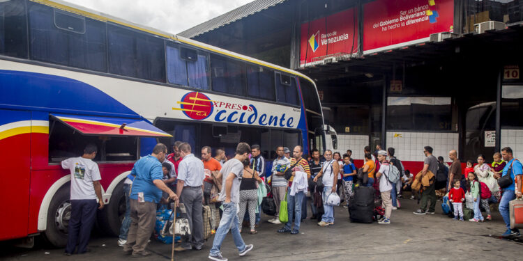 ¿Quieres viajar desde Caracas hacia el interior del país? Conoce los precios del pasaje 1 Comenzó la afluencia de pasajeros durante la temporada carnestolenda.