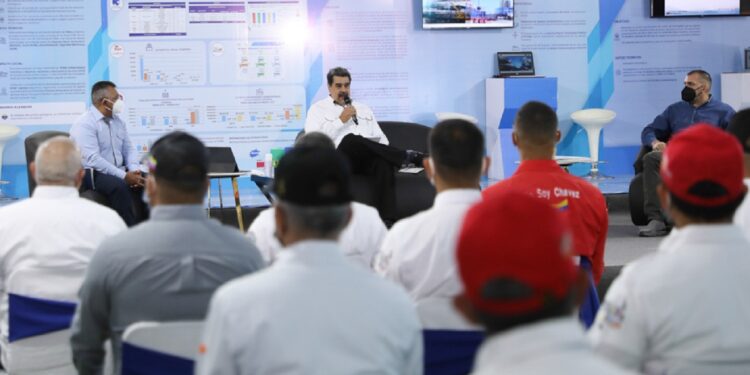 Nicolás Maduro insta a presentar plan de reimpulso del Metro Cable 1 Nicolás Maduro insta a presentar plan de reimpulso del Metro Cable