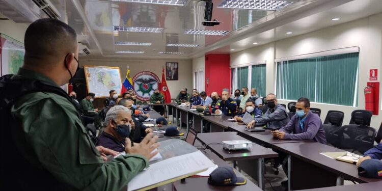 En el dispositivo participan autoridades civiles y representantes del Monagas SC.