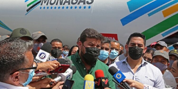 Gobernador de Monagas recuperó Gasmaca con flota de 38 camiones 1 Gobernador de Monagas, Ernesto Luna dando detalles a la empresa de la restauración de Gasmaca