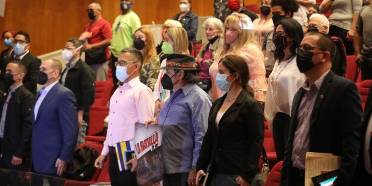 Foro de debate: 3 años de la Batalla de los Puentes 1 Representantes del foro cinematográfico "La Batalla de los Puentes"