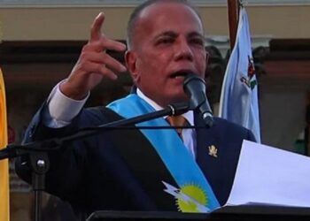 El gobernador esta aislado cumpliendo los protocolos médicos