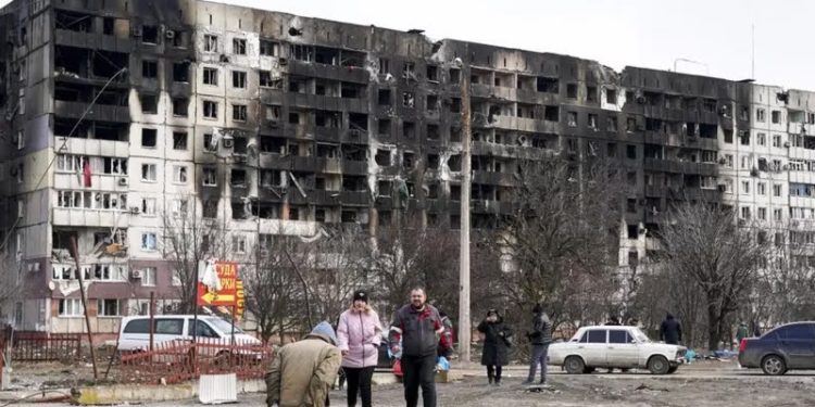 Edificios destruidos por bombardeos rusos en Jarkov