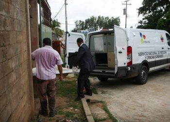 Estrangularon a joven y abusaron de su novia por negarse a pagar dólares