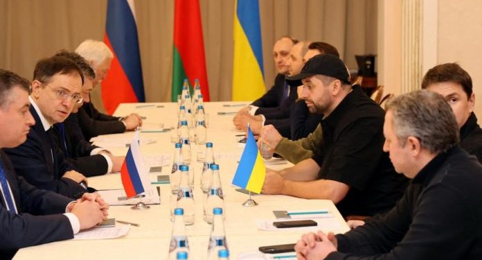 Rusia y Ucrania se reúnen este lunes en tercera ronda de negociaciones 1 1646053745 9801 696x453 1