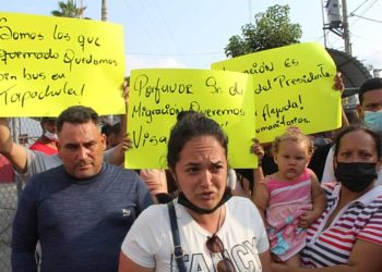 Protesta de venezolanos y cubanos por visas.