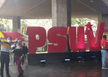 La actividad se desarrolla en el Teatro Teresa Carreño.