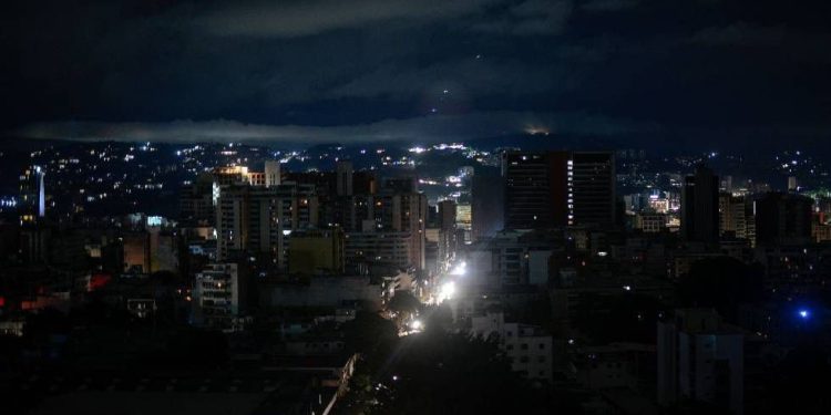 Apagones vuelven a Venezuela por más de 9 horas