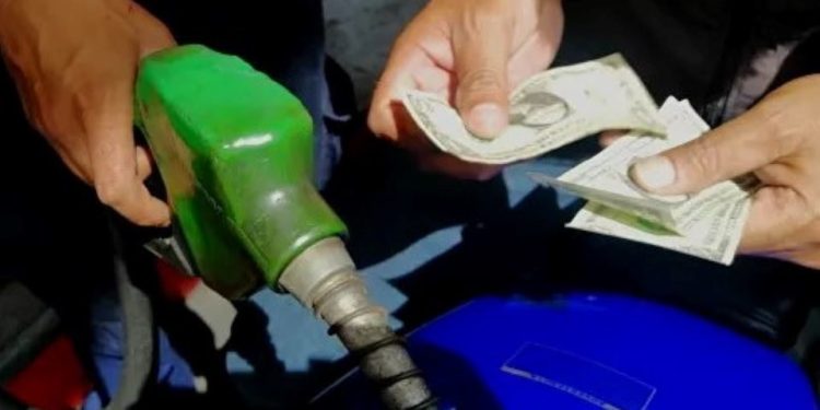 Suman 100 estaciones de servicio del país que venderán gasolina a precio internacional 1 Alrededor de 100 estaciones de servicio del país venderán gasolina a precio internacional