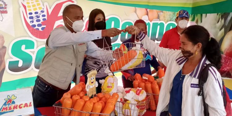 Gobierno Bolivariano distribuyó alimentos a más de 500 familias de Las Cocuizas en Maturín 1 CLAP comercializó productos de la cesta básica a bajos precios en Monagas
