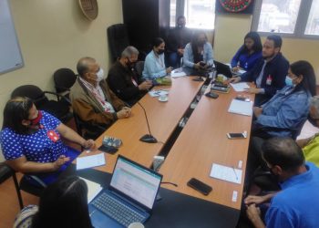 Reunión para difundir las leyes de la comunidad indígena en el país