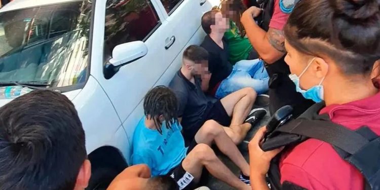 Seis hombres violaron a una mujer de 20 años en Argentina 1 Seis hombres violaron a una mujer de 20 años en Argentina