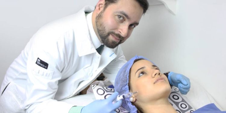 Armonización Orofacial: Tendencia estética del futuro que contrarresta el envejecimiento 1 Dr. Simón Loaiza, especialista en Medicina Estética-Regenerativa y laser.