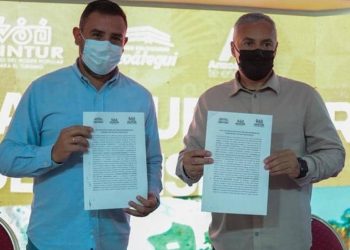 Ministro de turismo, Alí Padrón junto al gobernador de Anzoátegui, Luis Marcano.