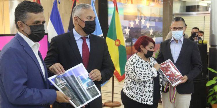 La velada estuvo encabezada por el Ministro de Turismo, Alí Padrón.