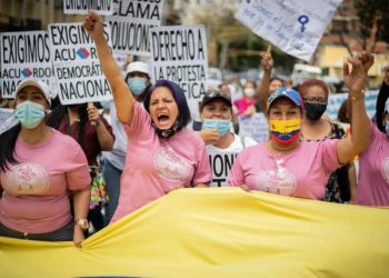 Trabajadoras sanitarias piden auxilio.