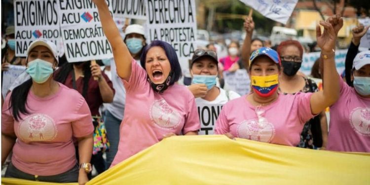 Trabajadoras sanitarias piden auxilio.