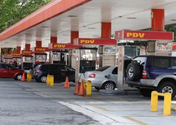 Estiman que todas las estaciones de servicio serán dolarizadas