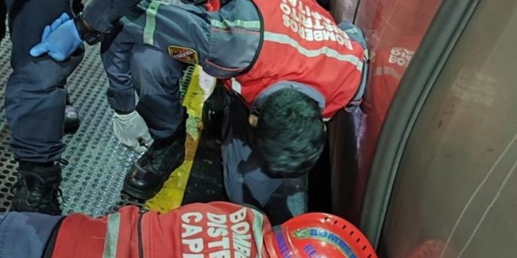 Herido al caer a la vía férrea del Metro de Caracas 1 Herido al caer a las vía férrea del Metro de Caracas