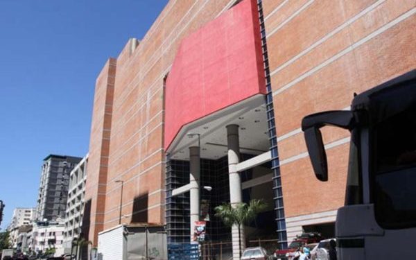 Continúan los trabajos de recuperación en El Sambil La Candelaria 1 Constructora indicó que iniciaron las labores de mantenimiento del edificio como los locales comerciales
