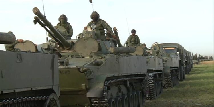 Ejército Bolivariano Garantiza la paz y soberanía del pueblo venezolano #ApureEsNuestro 1 Más de 90 vehículos Blindados estuvieron desplegados en Apure.