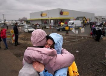 Kiev advierte que no se respeta el alto al fuego y posterga la evacuación de civiles