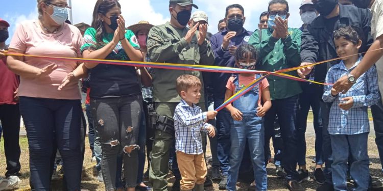 El General de División Ernesto Pérez Mota, inaugura la Expo Feria Cunícola Monagas 2022.