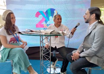 El ministro visitó el set de Medios Comunitarios