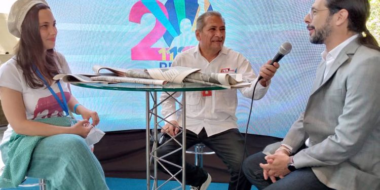 Freddy Ñañez aceptó invitación a intercambiar opiniones sobre los hechos de abril de 2002 1 El ministro visitó el set de Medios Comunitarios
