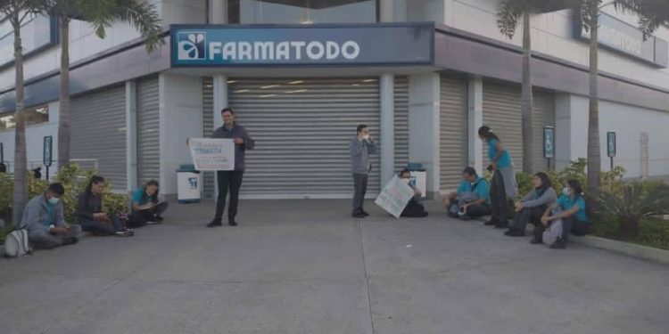 Trabajadores de Farmatodo protestaron para exigir aumento de salario 1 FARMATODO HUELGA
