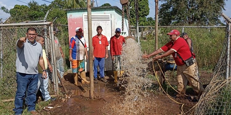 Luna y Maldonado reactivan pozo de agua que beneficia a más de mil 400 habitantes de Sotillo 1 Luna y Maldonado reactivan pozo de agua que beneficia a más de mil 400 habitantes de Sotillo