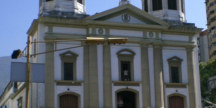 Metro de Caracas habilitó ruta de autobuses para visitar los siete templos 1 Las unidades de autobuses recorrerán los siete templos de Caracas