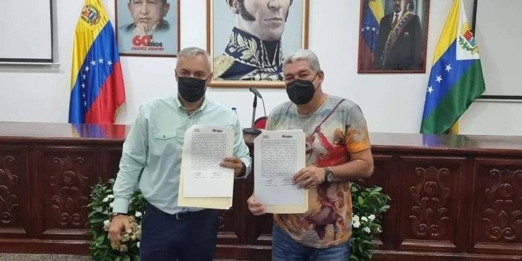 Ministro de Turismo Alí Padrón junto al Gobernador de Apure Eduardo Piñate.