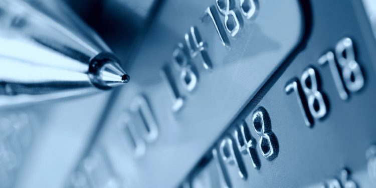 Pagos con tarjetas y productos asociados con cuentas en divisas no están restringidos