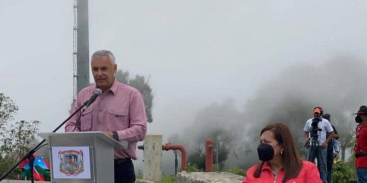 Padrón: "El Turismo también tiene que ver con actos relacionados a los símbolos patrios" 1 Ministro Alí Padrón junto a la alcaldesa de Caracas Carmen Meléndez.