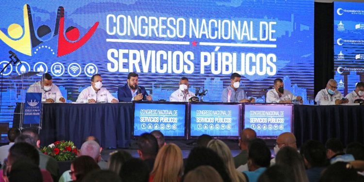 Instalan Congreso Nacional de Servicios Públicos en Monagas 1 Gobernador Ernesto Luna y los representantes ministeriales instalan el Congreso Nacional de Servicios Públicos.