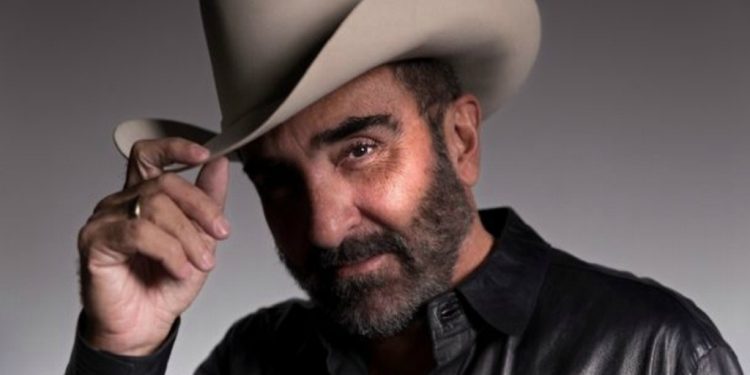 Vicente Fernández Jr. vendrá a Venezuela con su álbum musical "La Oveja Negra" 1 El cantante le dará un homenaje a su padre Vicente Fernández