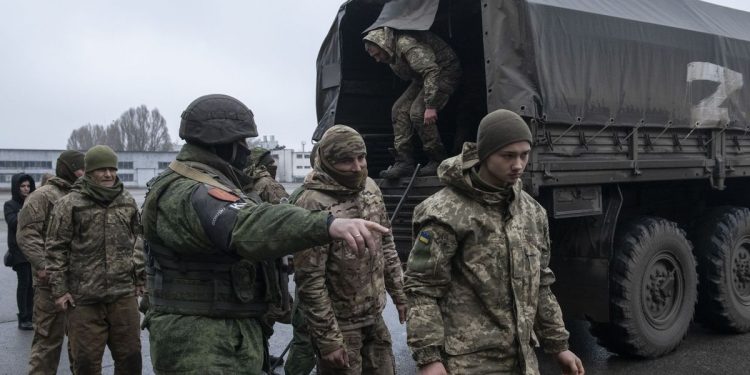 Tropas rusas destruyen 423 objetivos en Ucrania con tareas de fuego