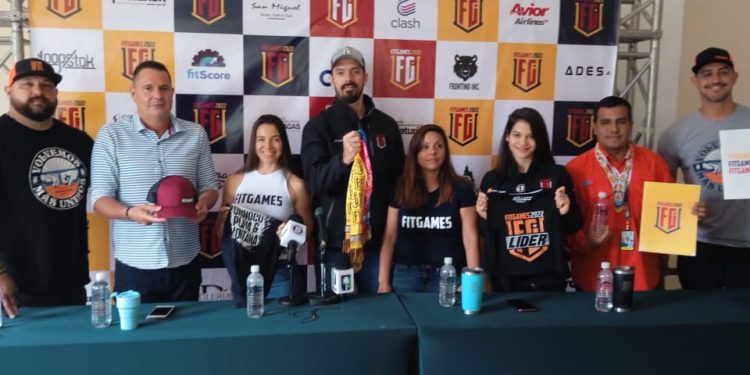 Organizadores del FitGames junto a autoridades de Turismo y Tranporte de Monagas.