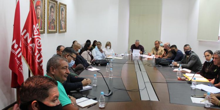 Ministerios de Turismo y de Cultura impulsan Ruta Museística 1 El encuentro estuvo encabezado por el ministro de Turismo Alí Padrón junto a la viceministra de cultura Mary Pemjean.