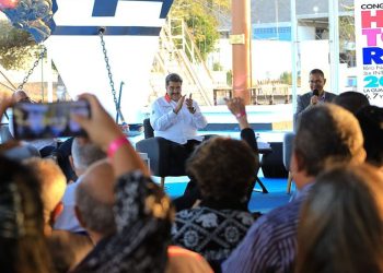 Detalló que el objetivo de esta medida consiste en “descolonizar” el contenido impartido en colegios y liceos a lo largo y ancho del territorio nacional.